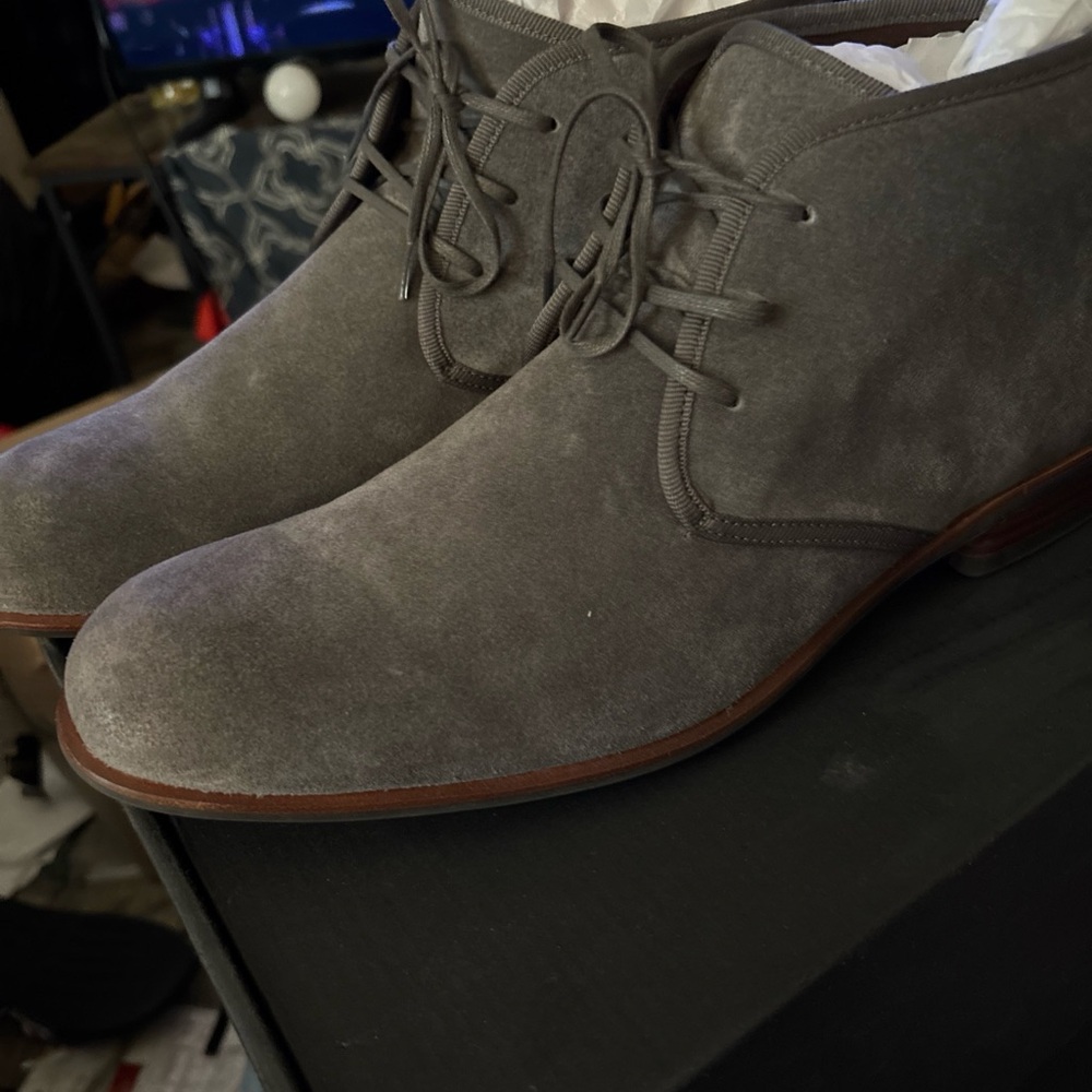 NIB John Varvatos Seagher Coal Suede Chukka Boots, 9.5